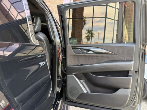 Used 2018 Cadillac Escalade ESV Platinum AWD/4WD image 34