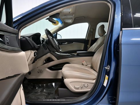 Used 2019 Lincoln Nautilus Select AWD/4WD image 5