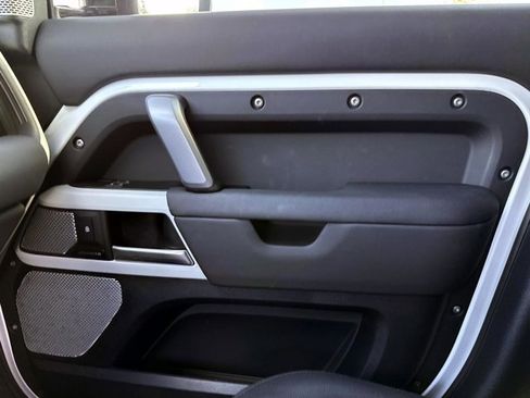 Used 2024 Land Rover Defender 130 X-Dynamic SE image 22