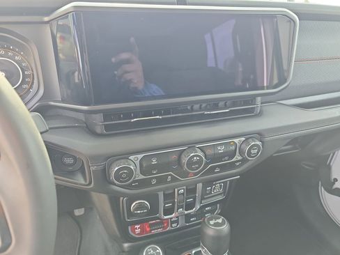 Used 2024 Jeep Wrangler Unlimited Rubicon image 21