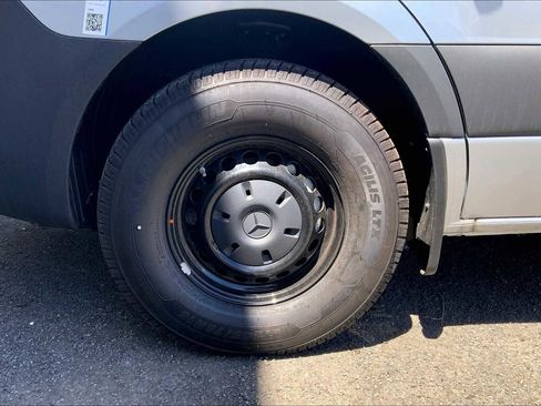 New 2025 Mercedes-Benz Sprinter 2500 image 9