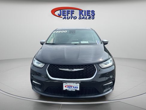 Used 2023 Chrysler Pacifica Limited FWD image 2