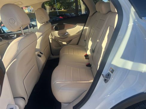 Used 2022 Mercedes-Benz GLC 300 GLC 300 w/ Premium Package Lite image 22