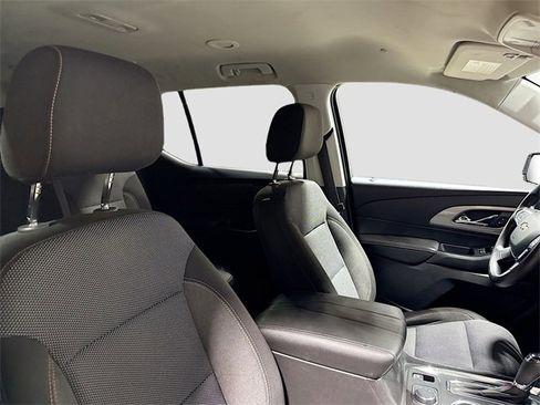 Used 2018 Chevrolet Traverse LS image 31