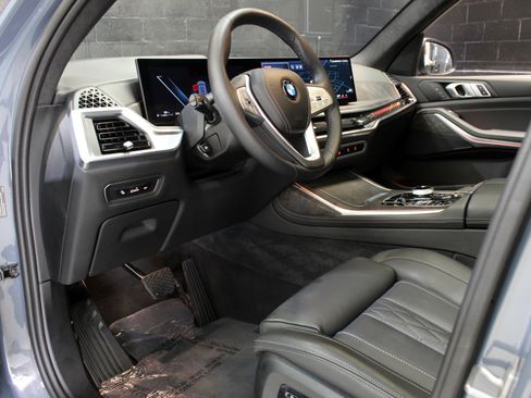Used 2024 BMW X7 xDrive40i w/ Climate Comfort Package image 28