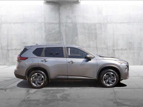 Used 2025 Nissan Rogue SV image 5