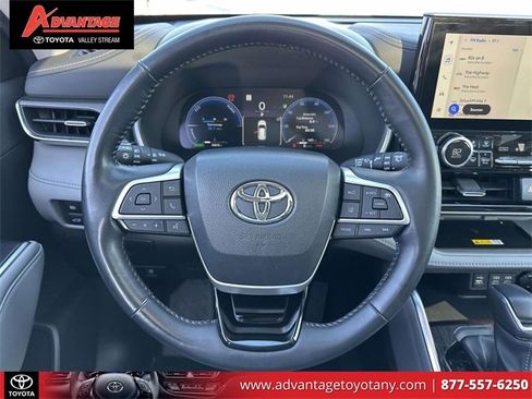Used 2023 Toyota Highlander Limited image 16
