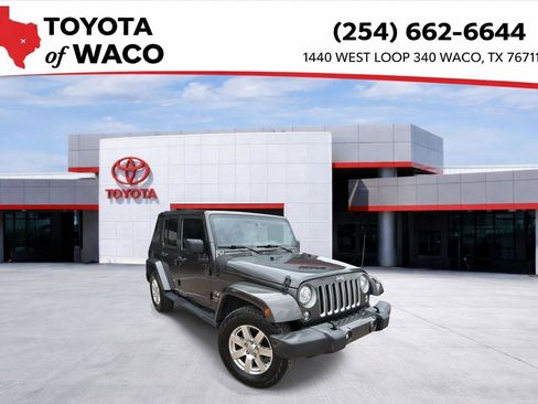 Used 2018 Jeep Wrangler Unlimited Sahara w/ Connectivity Group AWD/4WD image 1