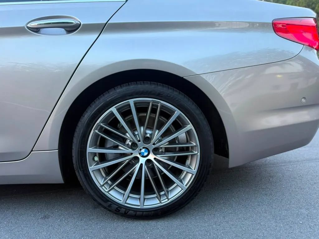 Used 2017 BMW 530i RWD image 12