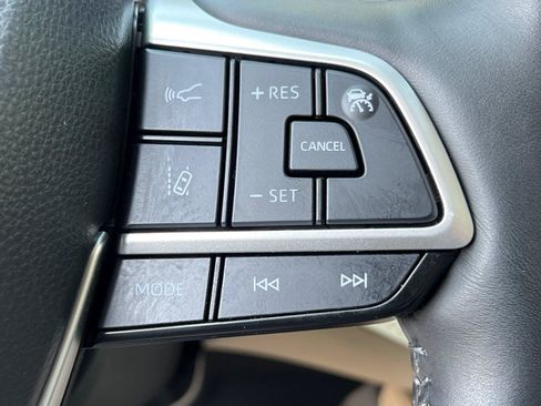 Used 2023 Toyota Highlander Limited AWD/4WD image 26