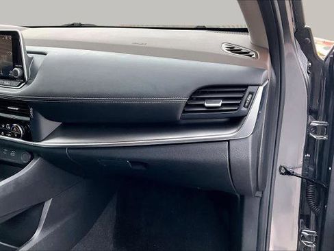 Certified 2023 Nissan Rogue SV FWD image 18