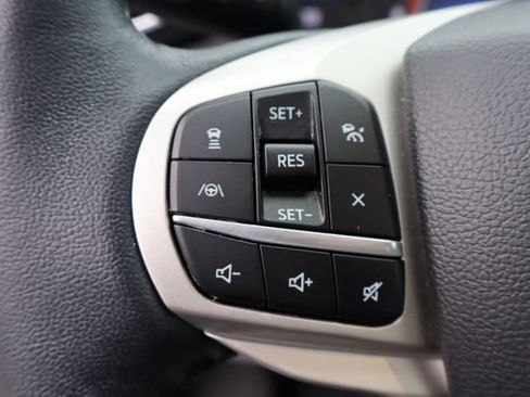 Used 2023 Ford Explorer XLT w/ Equipment Group 202A AWD/4WD image 17