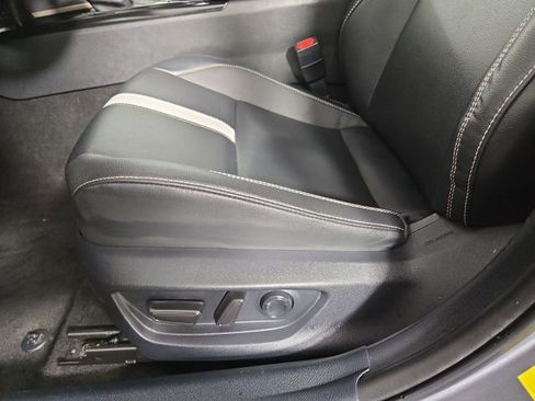 Used 2025 Toyota Camry SE FWD image 31