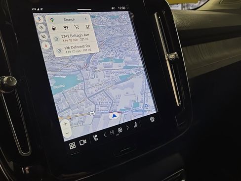 Certified 2024 Volvo XC40 B5 Plus w/ Protection Package Premier image 28