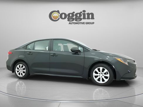 Used 2025 Toyota Corolla LE FWD image 28