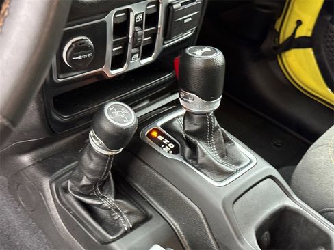 Used 2024 Jeep Wrangler Unlimited image 27