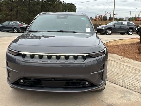 Used 2024 Jeep Wagoneer Launch Edition image 3