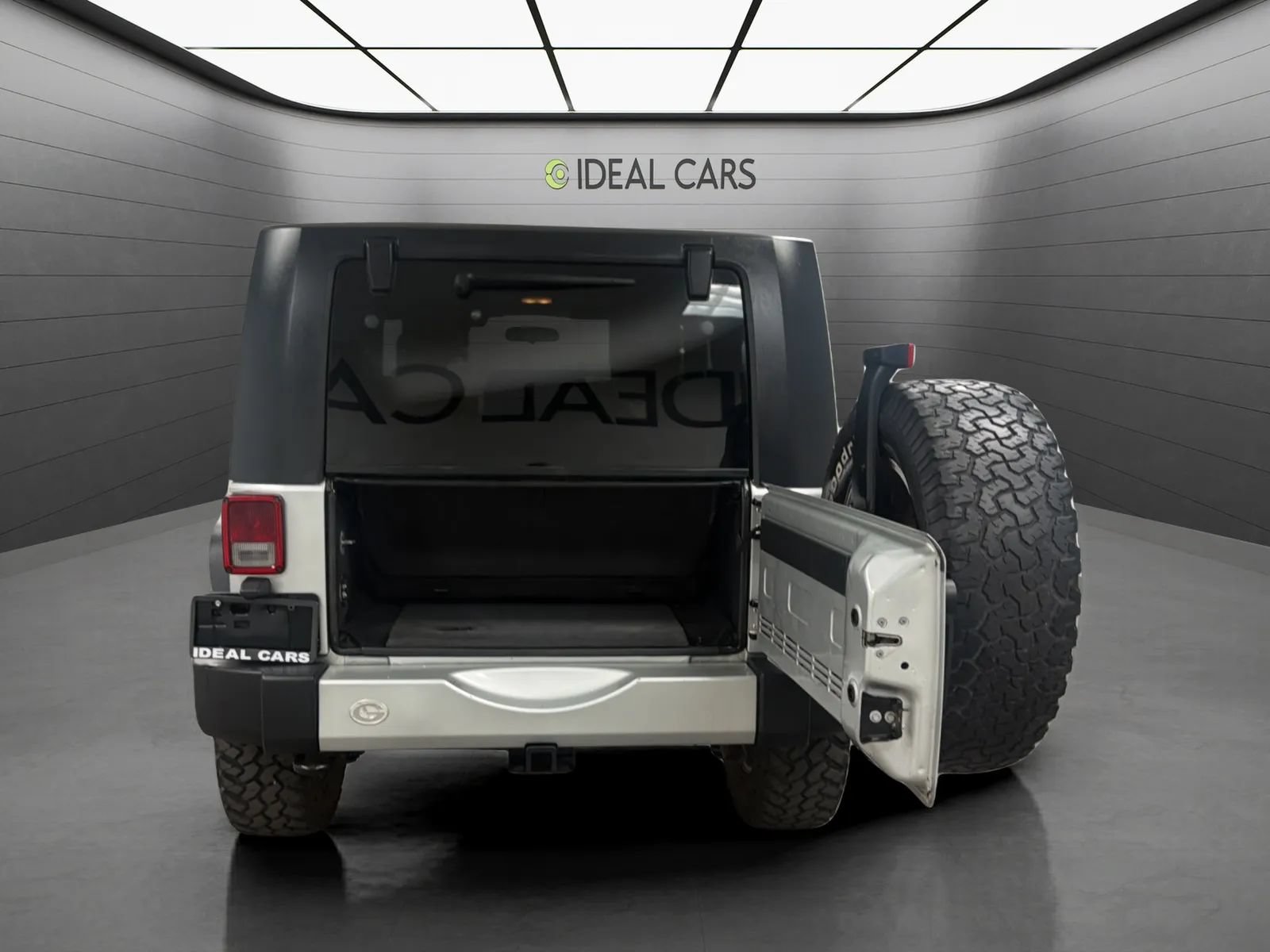 Used 2010 Jeep Wrangler Sahara w/ Dual Top Group AWD/4WD image 9