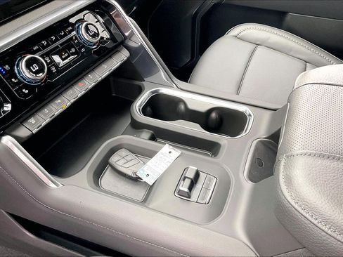 New 2026 GMC Sierra 2500 Denali w/ Denali Reserve Package image 8