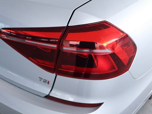 Used 2017 Volkswagen Passat 1.8T R-Line image 47