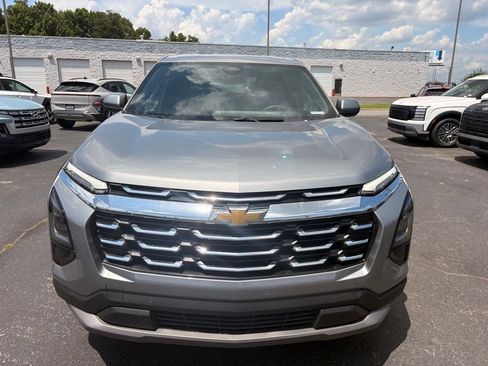 Used 2025 Chevrolet Equinox LT AWD/4WD image 2
