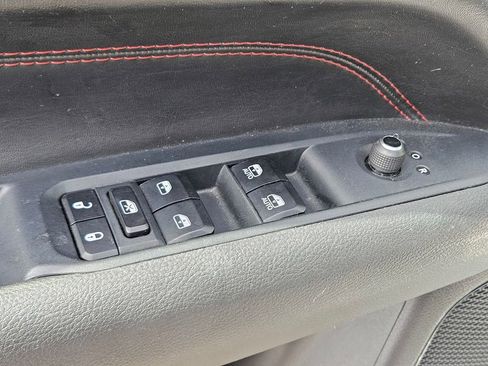 Used 2025 Jeep Compass Trailhawk w/ Trailer Tow Group AWD/4WD image 19