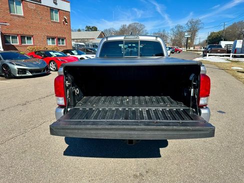 Used 2016 Toyota Tacoma TRD Sport w/ Exterior Package image 41
