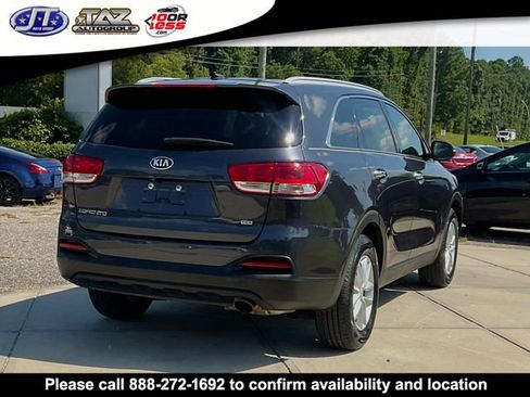 Used 2017 Kia Sorento FWD image 7
