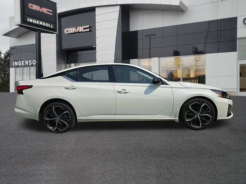 Used 2023 Nissan Altima 2.5 SR w/ SR Premium Package AWD/4WD image 27