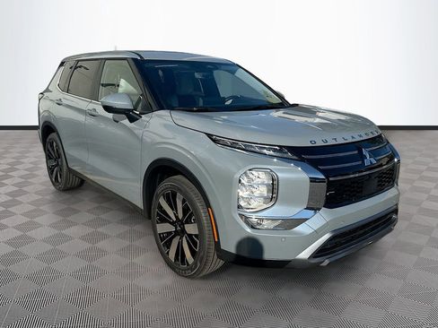 New 2026 Mitsubishi Outlander SE image 3