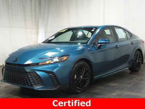 Certified 2025 Toyota Camry Hybrid image 2