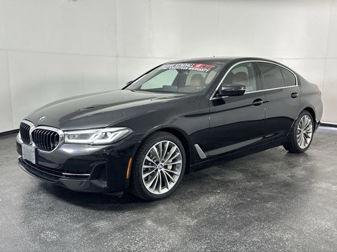 Used 2023 BMW 530i xDrive w/ Convenience Package image 4