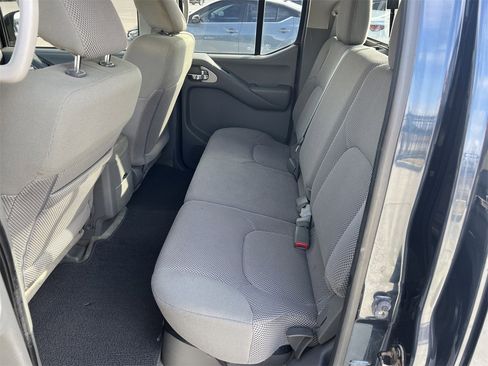 Used 2015 Nissan Frontier SV image 25