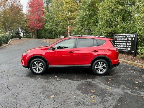 Used 2017 Toyota RAV4 XLE w/ All Weather Liner Package AWD/4WD image 4