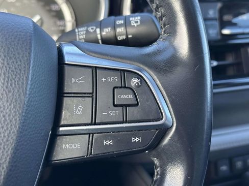 Used 2021 Toyota Highlander XLE image 23