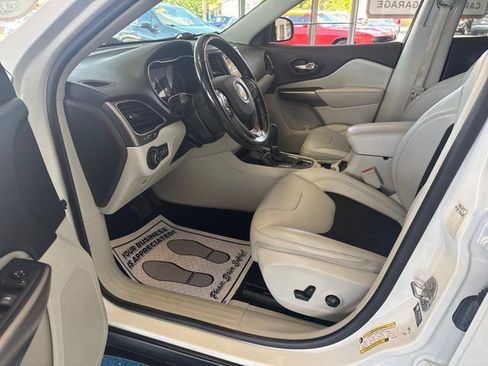 Used 2021 Jeep Cherokee Latitude Plus image 8