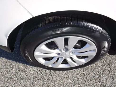 Used 2023 Kia Soul LX image 4