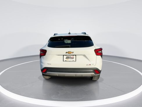 Used 2025 Chevrolet Trax LT image 7