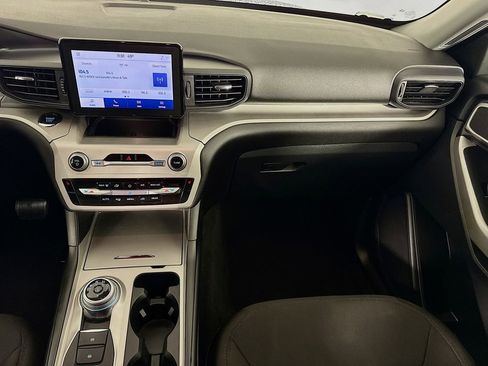 Used 2022 Ford Explorer XLT image 28