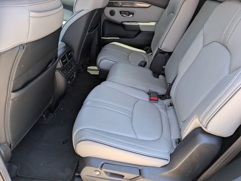 Used 2024 Honda Pilot Elite image 11