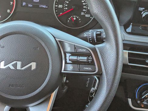 Certified 2023 Kia Seltos LX image 18