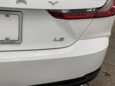 Used 2025 Toyota Camry LE image 11