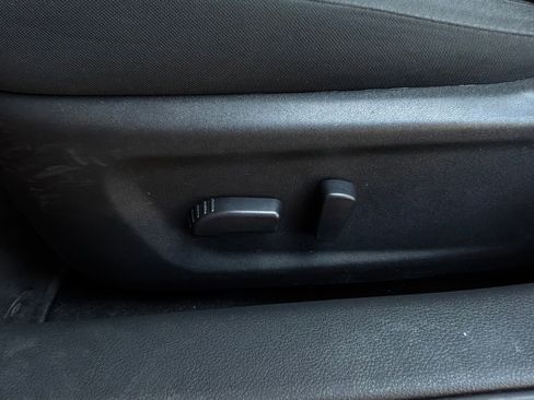 Used 2025 Nissan Altima 2.5 SV FWD image 11