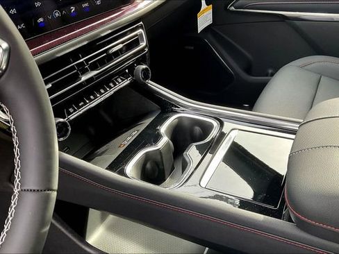 New 2026 Chevrolet Traverse Z71 w/ Enhanced Driving Package AWD/4WD image 9