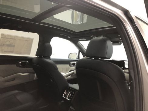 Used 2023 Kia Sorento SX Prestige image 12