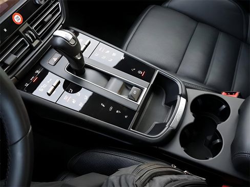 Certified 2024 Porsche Macan GTS image 25