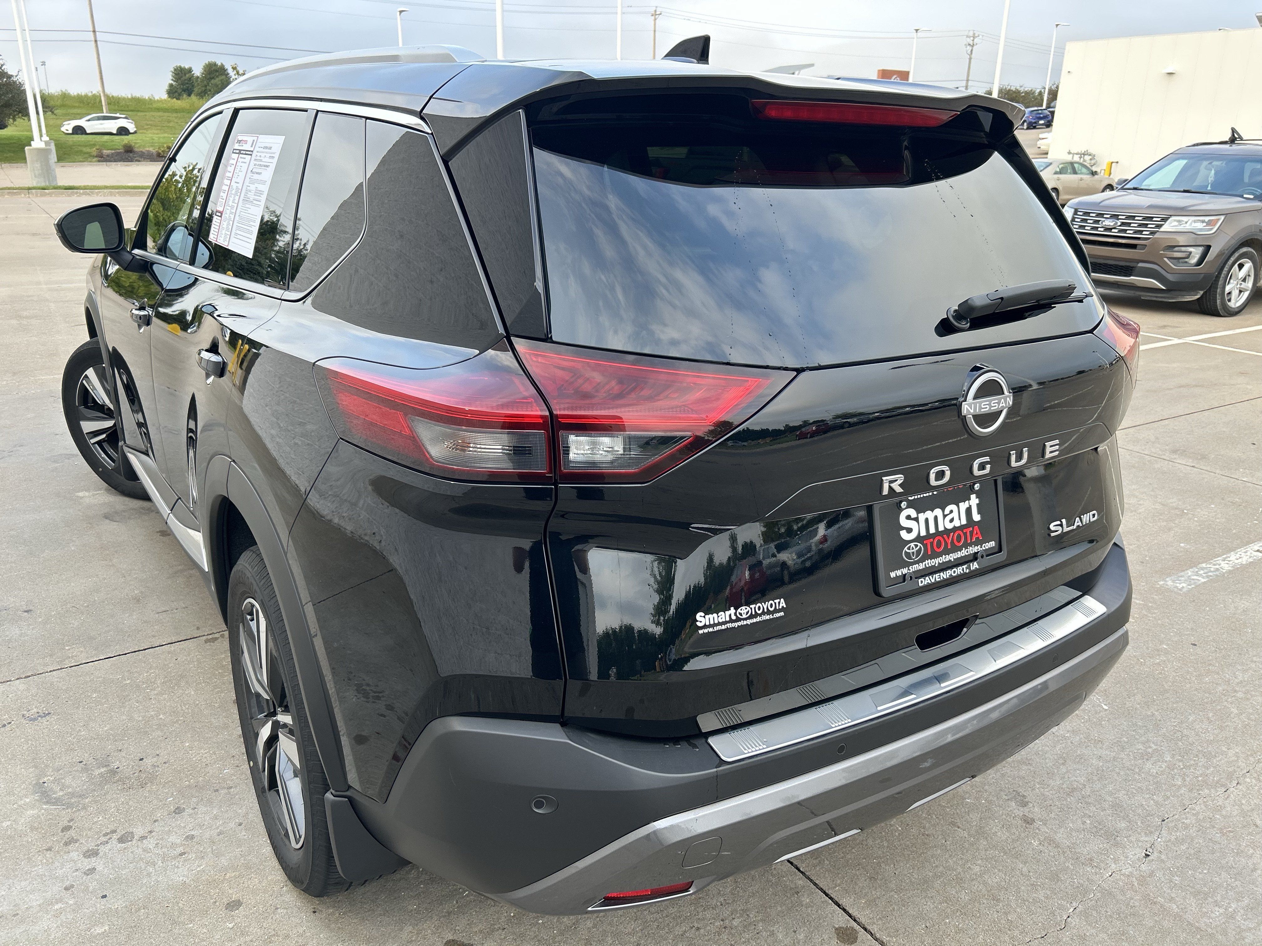 Used 2023 Nissan Rogue SL AWD/4WD image 4