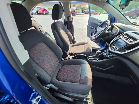 Used 2017 Chevrolet Sonic LT w/ Convenience Package FWD image 11