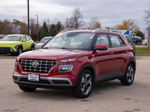 Certified 2022 Hyundai Venue SEL image 3