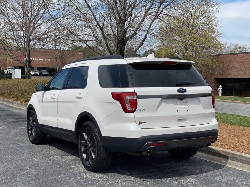 Used 2017 Ford Explorer XLT w/ Equipment Group 202A FWD image 5